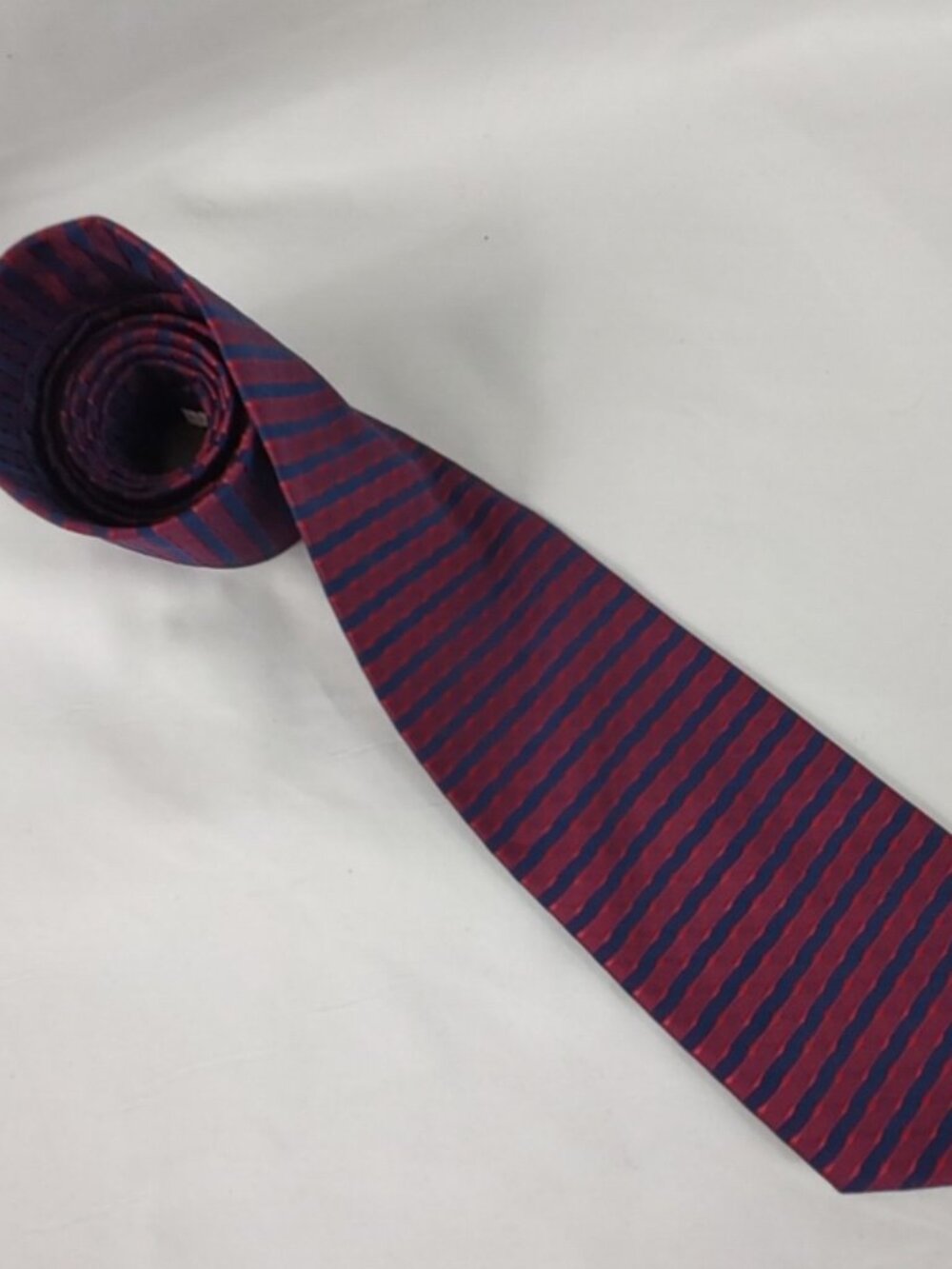 U.N. Polo Men's Adjustable Tie Blue/Red Stripe Polyester Size 56"L x 4" W  NWOT